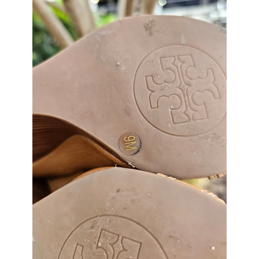 Tory Burch Leticia Peep Toe Wedge Heels 9 Tan Pebbled Leather Logo Buckle